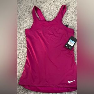 💖NIKE - NEW WITH TAGS hypercool top - women’s M